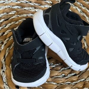 Toddler Infant Nike shoes size  2C